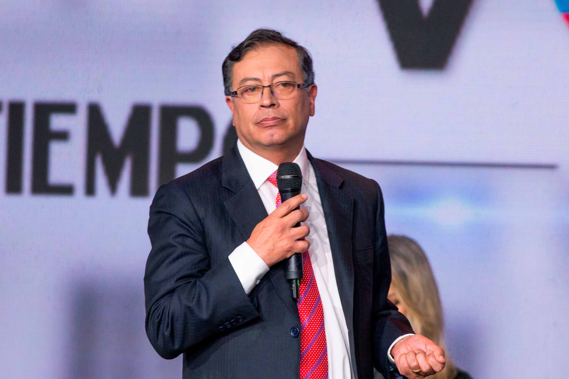 Petro anunció aumento salarial de 16 por ciento en Colombia