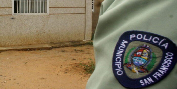 Polisur: Mujer localizada maniatada en un terreno baldío no tiene documentos de identificación