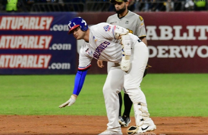 Tiburones ganó a Leones y recortó distancias en la final de la LVBP