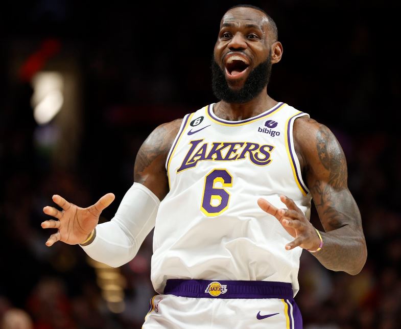 LeBron James doble doble