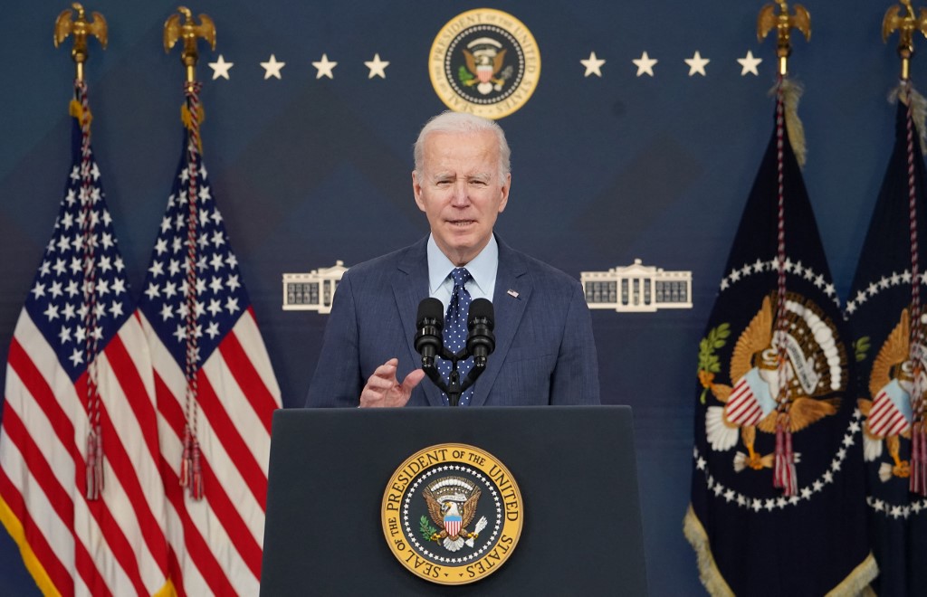 Joe Biden está "sano" y es "apto" para sus funciones, afirmó su médico