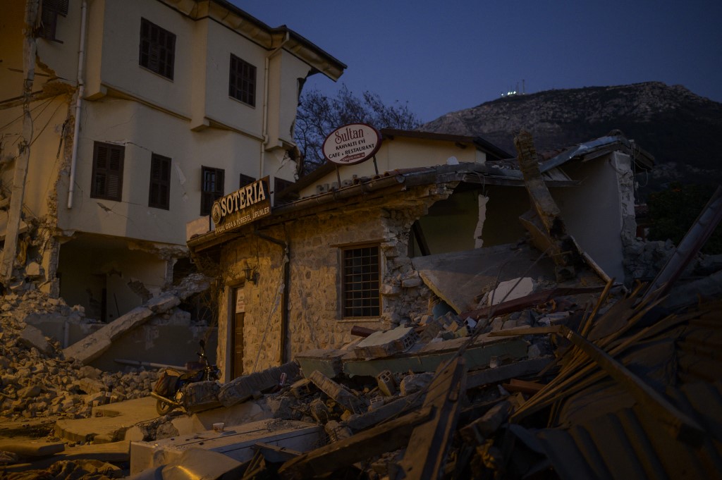 Hallan con vida a tres personas, entre ellos un niño, bajos los escombros en Turquía: 13 días después del terremoto