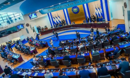 El Salvador aprueba reforma para que feminicidios no prescriban