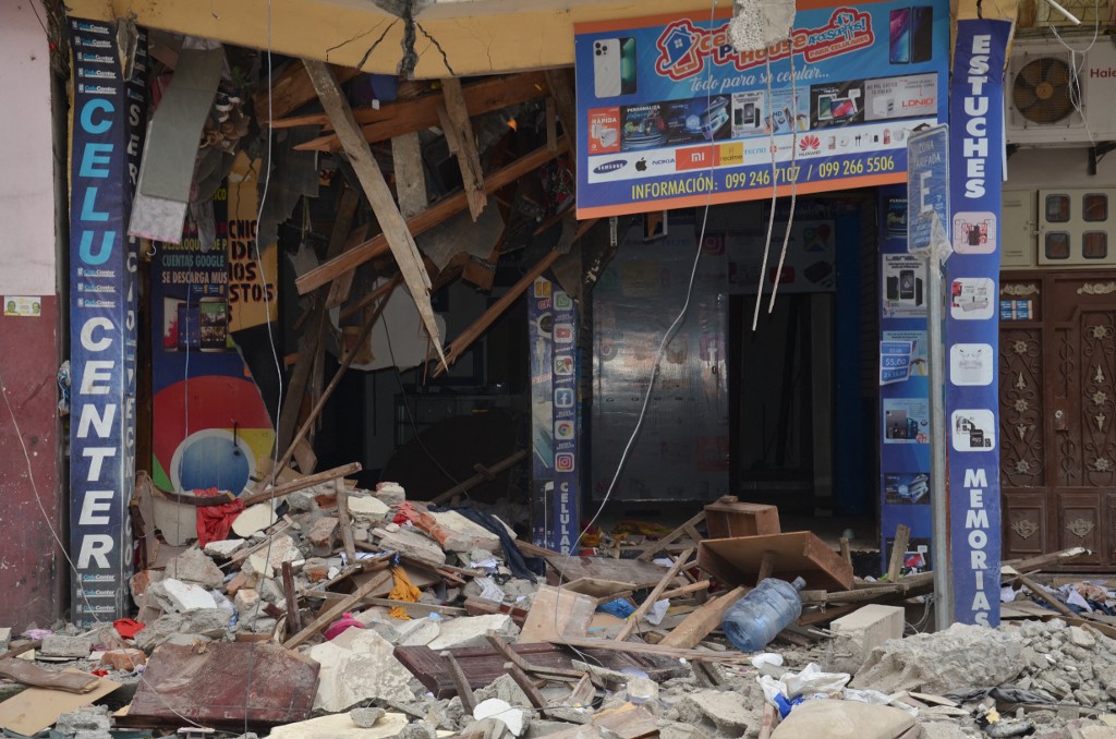 Reportan 16 muertos en un deslizamiento de tierra en el sur de Ecuador