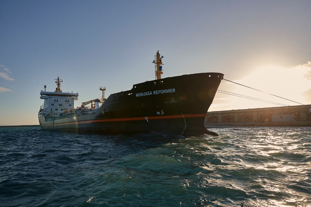 Hallan petrolero danés atacado por piratas en Golfo de Guinea: varios tripulantes fueron secuestrados