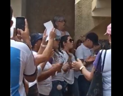 Familiares de María Virginia Montiel protestan frente a la oficina de los abogados de Lenín Rojas: "No nos callarán"