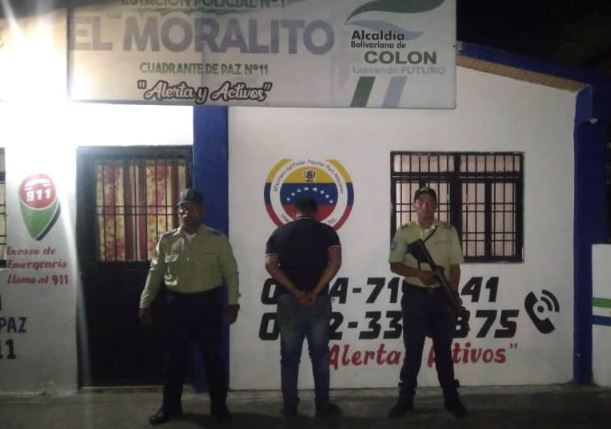 echó gasolina a su vecino