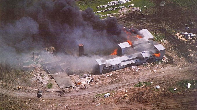 La masacre de Waco: La historia contada 30 años después por el abogado que medió en la escena