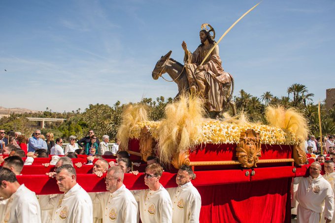 España se vuelca en sus ancestrales procesiones de Semana Santa