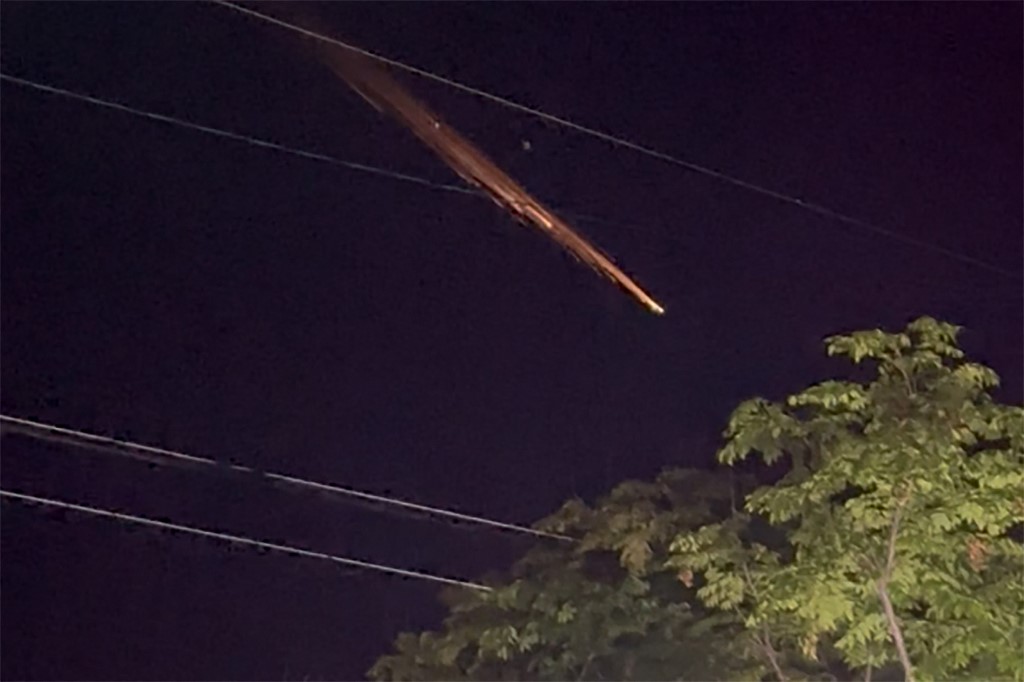 La noche de Japón se iluminó por restos de un cohete lanzado al espacio