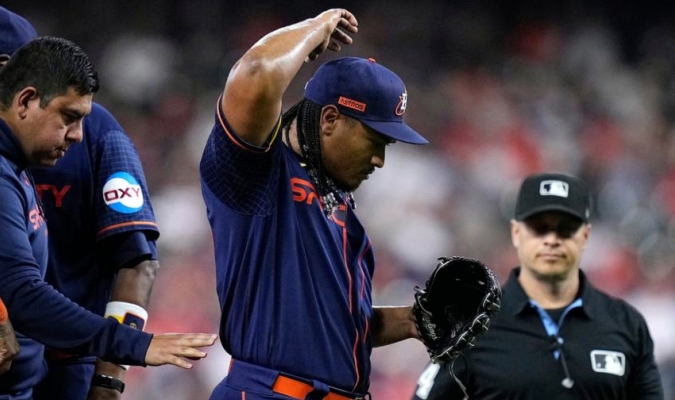 Luis García también abandonó juego de los Astros por molestias en el codo (Video)
