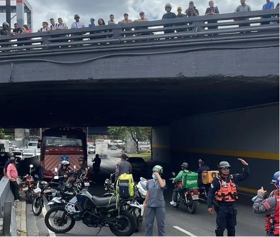 Motorizado perdió la vida en la autopista Francisco Fajardo