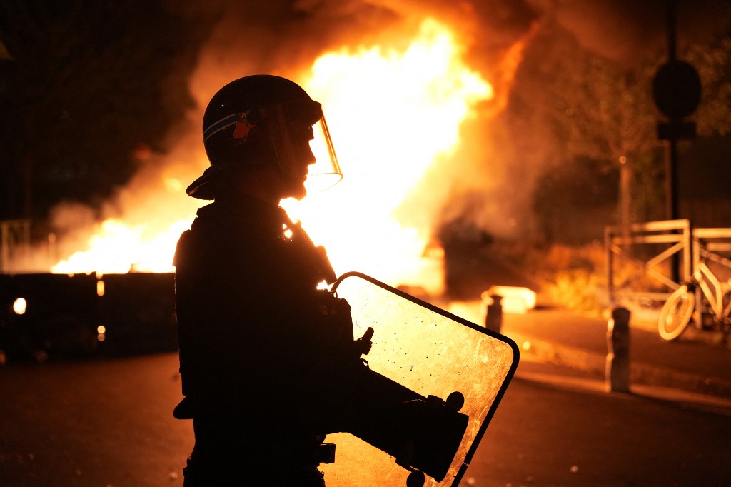 Más de 150 detenidos en Francia en nueva noche de disturbios por joven baleado por la policía