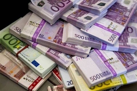 Inculpados en Francia dos venezolanos acusados de blanqueo de dinero por tráfico de drogas: Los atraparon con 2,5 millones de euros