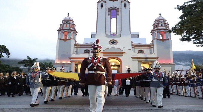 FANB rinde honores en el Panteón Nacional con motivo de los 212 años de la independencia en Venezuela