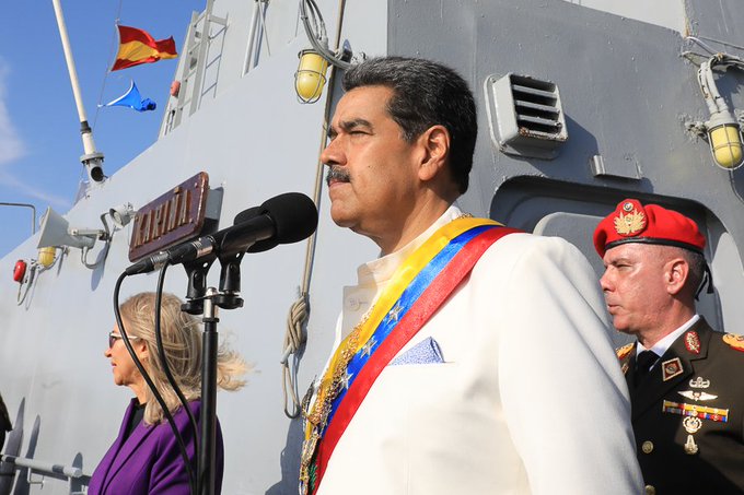 Maduro: "A los enemigos les molesta y les arde el amor expresado por el pueblo de Maracaibo"
