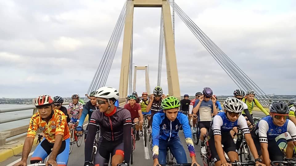 Puente sobre el Lago rodada ciclística