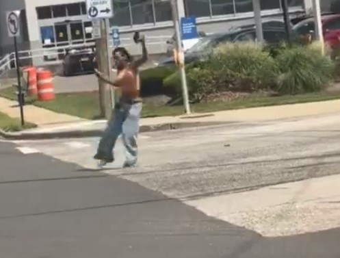 A buen porrazo para salvarle la vida (Video)