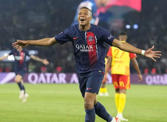 Kylian Mbappé doblete