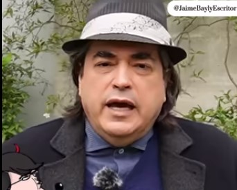 Así cuenta Jaime Bayly la retreta de gases que le tuvo que aguantar Shakira en un avión (Video)