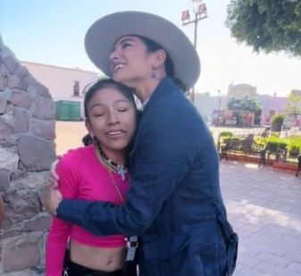 Natalia Jiménez se reunió con Luz Edith, joven con discapacidad que canta en las calles de México