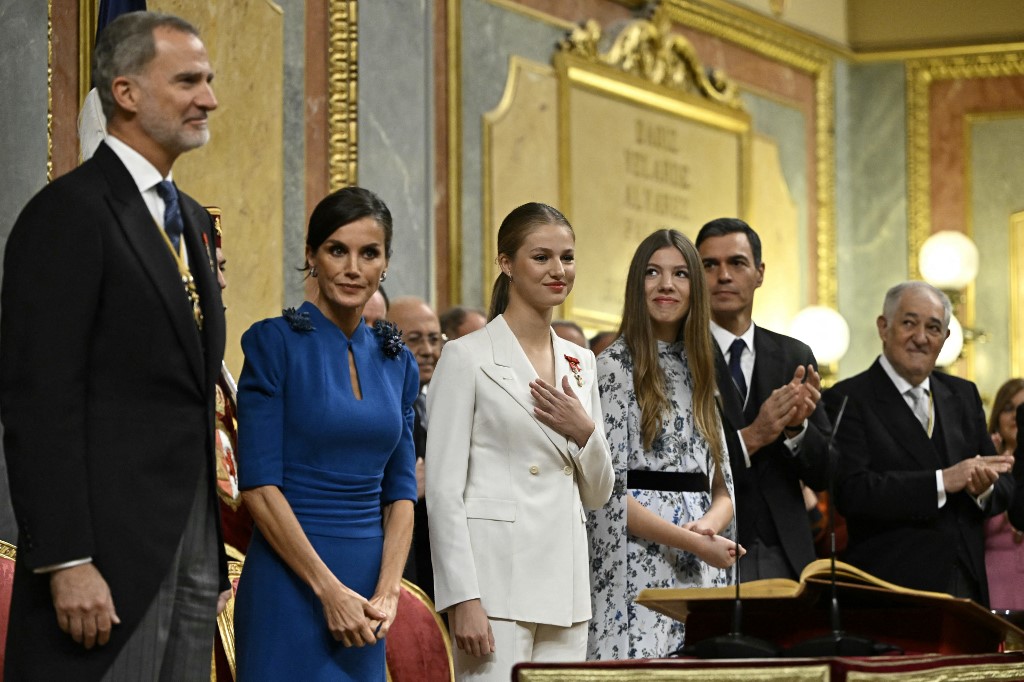 La princesa Leonor, heredera del trono español, juró fidelidad a la Constitución
