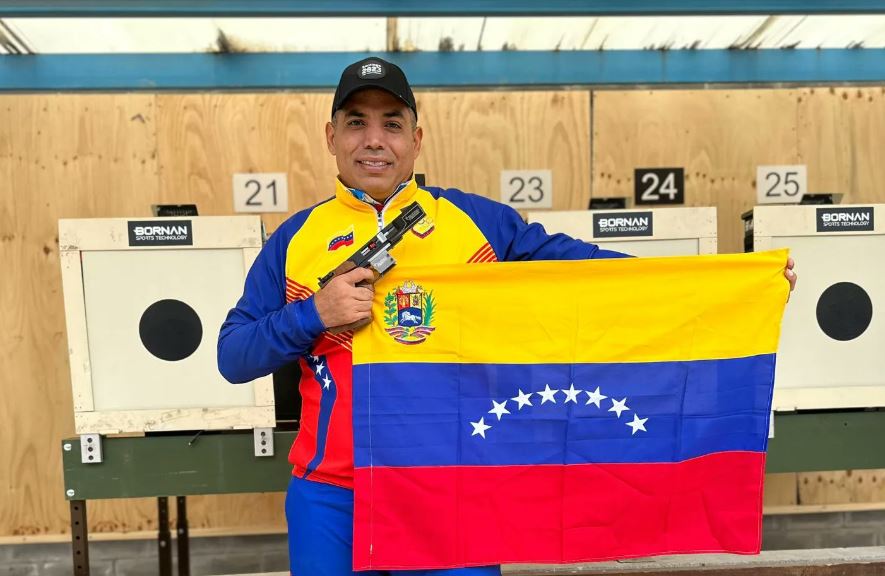 Douglas Gómez se colgó la de plata y logra clasificación a París 2024