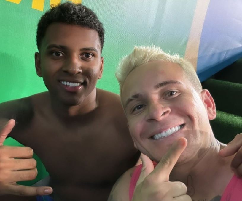 Yéferson Soteldo se tomó una selfie con Rodrygo Goes en el Venezuela-Brasil
