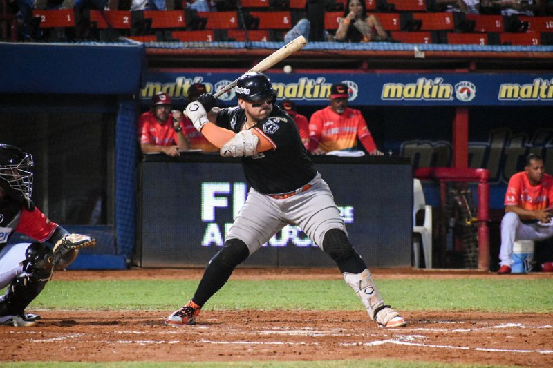 El aguilucho Andrés Chaparro firmó con los Diamondbacks de Arizona