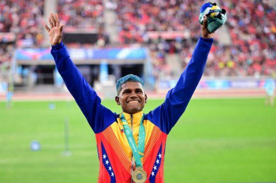 José Maita en el podio reclamó su beca a la Federación Venezolana de Atletismo (Video)