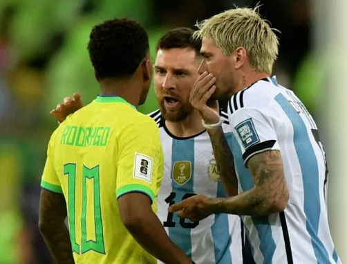 Rodrygo recibió insultos racistas tras su discusión con Messi