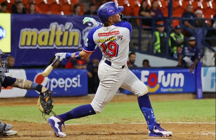Tiburones aplastó 15-1 a Tigres en la ciudad universitaria