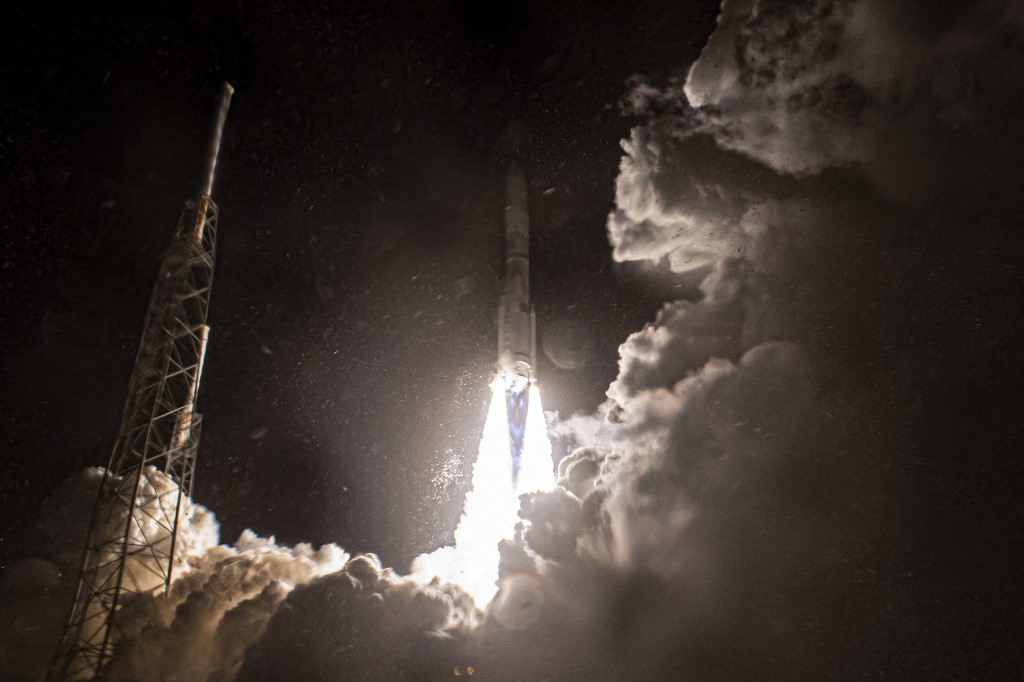 Nave espacial estadounidense que viaja hacia la Luna registra "anomalía"