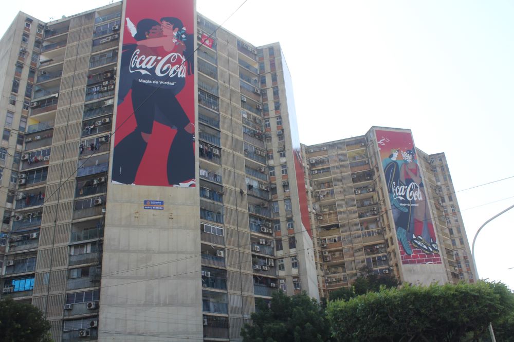 Valla gigante en las Torres del Saladillo  genera polémica entre la colectividad marabina