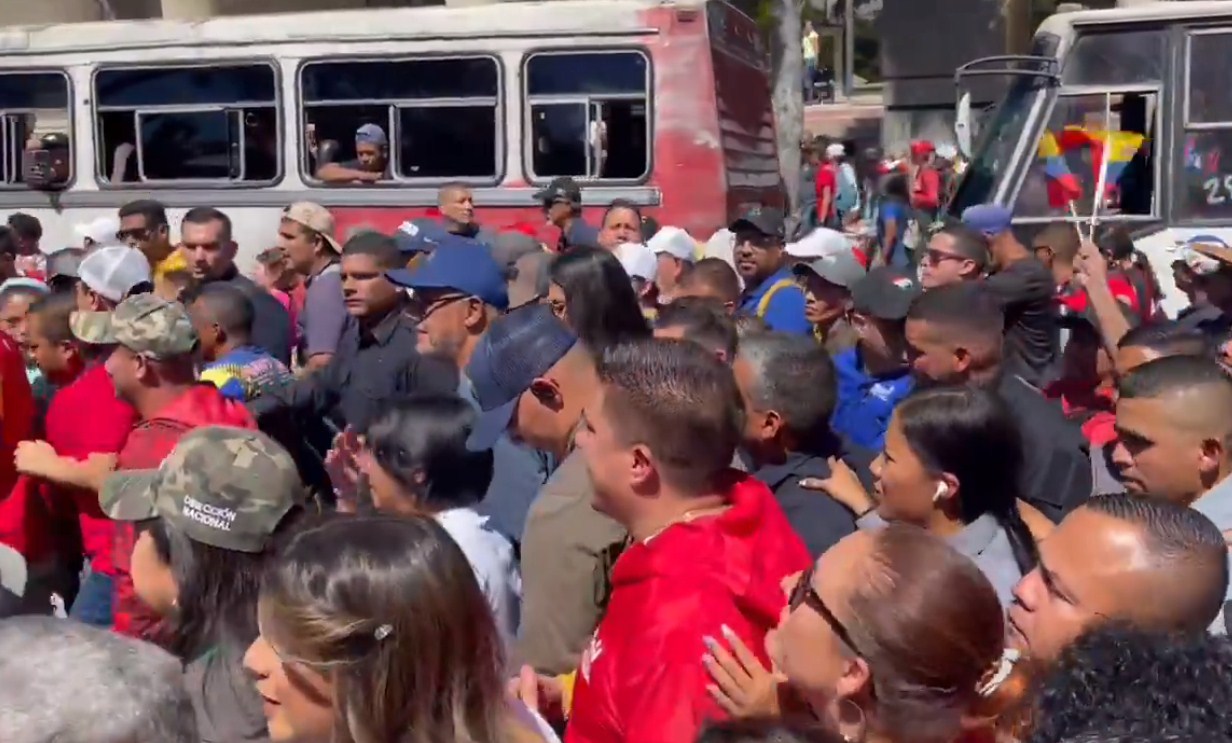 Jorge Rodríguez encabeza la marcha: Vamos a Miraflores al Palacio del Pueblo, al encuentro con el Presidente