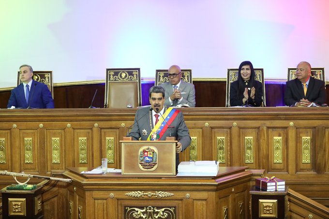 Suben a 100 dólares el salario mínimo