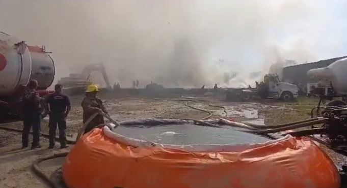 Incendio arrasó con más de 30 mil cauchos dentro de un depósito en Maracay