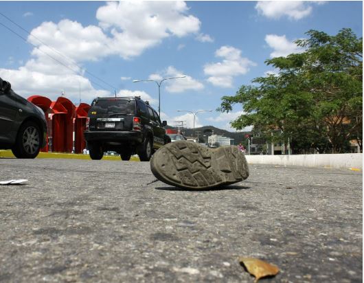 Arrollan a mujer que pretendía montarse en un autobús en la avenida Guajira