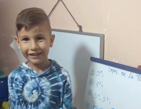 Mateo Pérez, el niño de cinco años que conquista las redes sociales con sus conocimientos de matemáticas