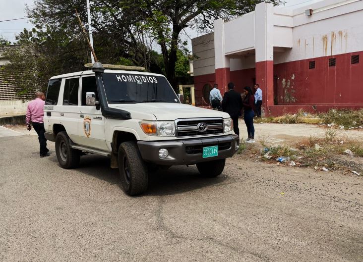 Hallan a hombre sin vida detrás del antiguo banco Bicentenario de 5 de Julio (+Fotos)