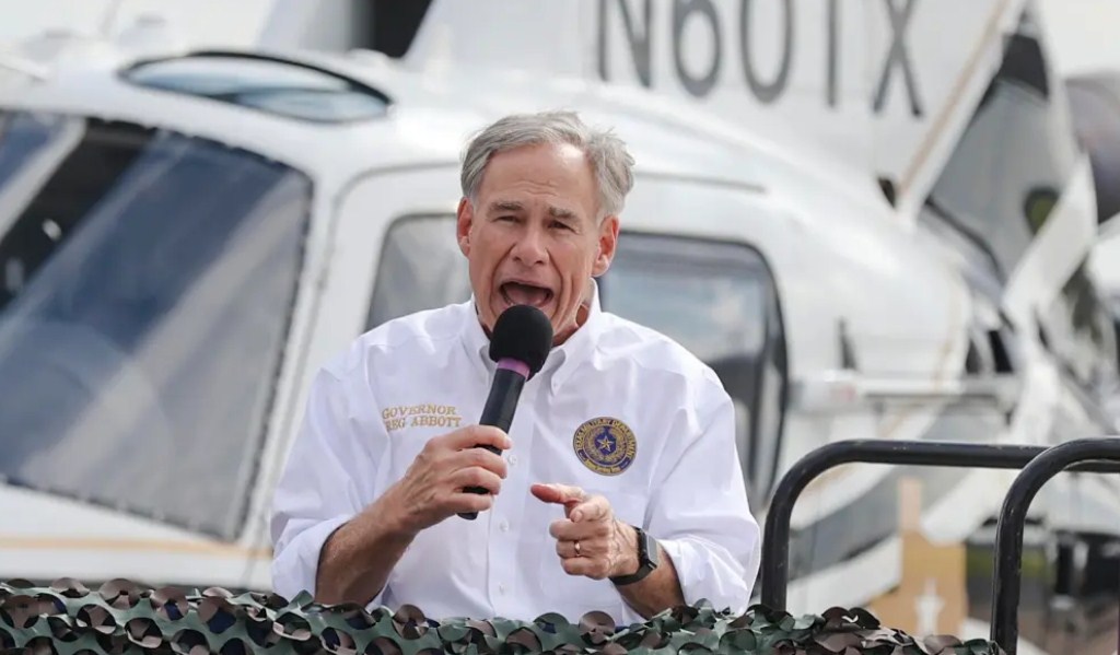 Texas planea construir un campamento militar en la frontera de EEUU con México para contener a los migrantes