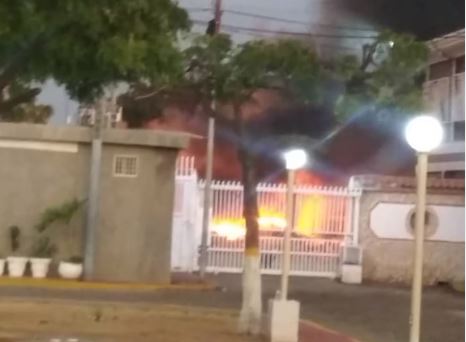 Se incendió una cancha de la urbanización Nueva Democracia en Maracaibo (+Video)