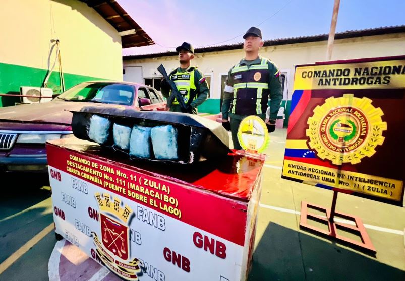 Le montaron un doble fondo al tanque de la gasolina para ocultar 36 paquetes de marihuana