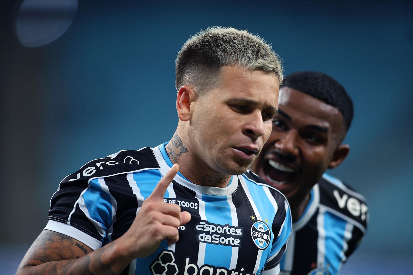 Yéferson Soteldo mostró su calidad en victoria de Gremio ante Estudiantes de La Plata