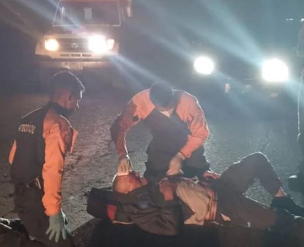 Abuelo de 79 años impactó su motocicleta contra un caballo en Coro