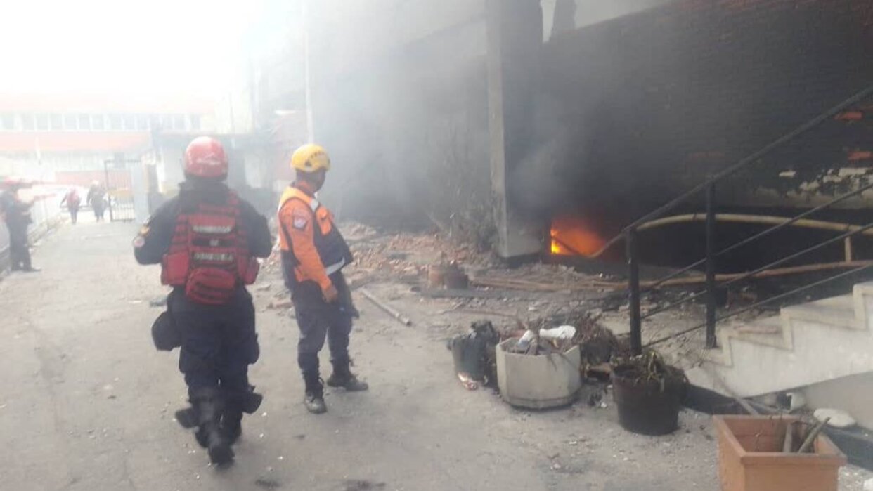 cinco bomberos