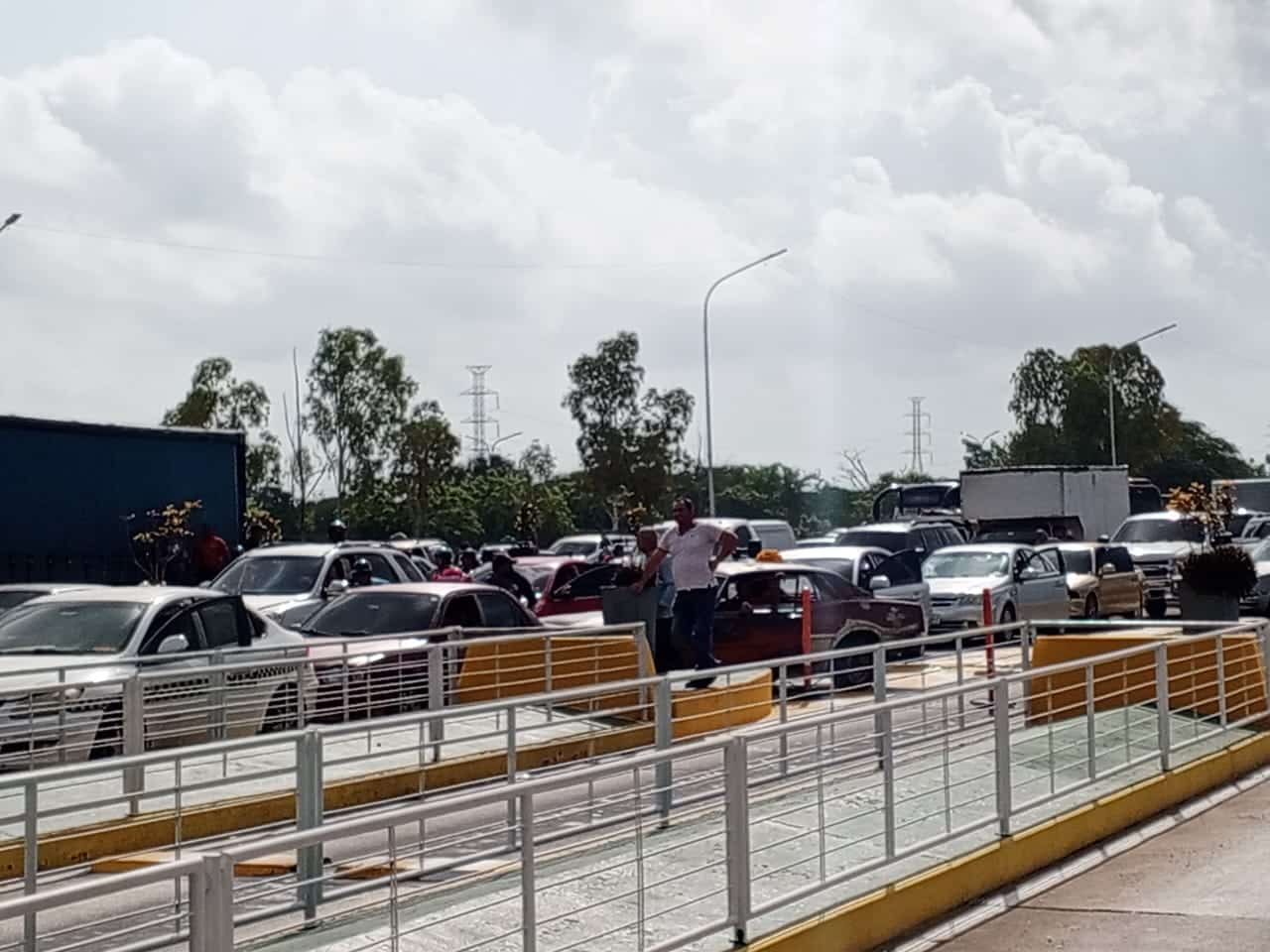 Restringen paso del Puente sobre el Lago de Maracaibo