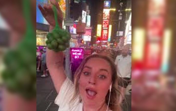 Influencer vende mamones en Nueva York