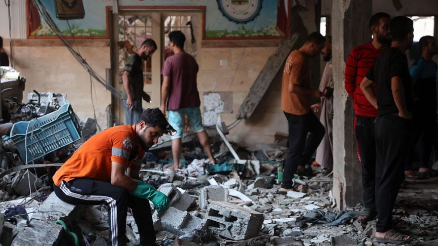 Más de cien muertos y decenas de heridos en un ataque israelí contra una escuela en Gaza