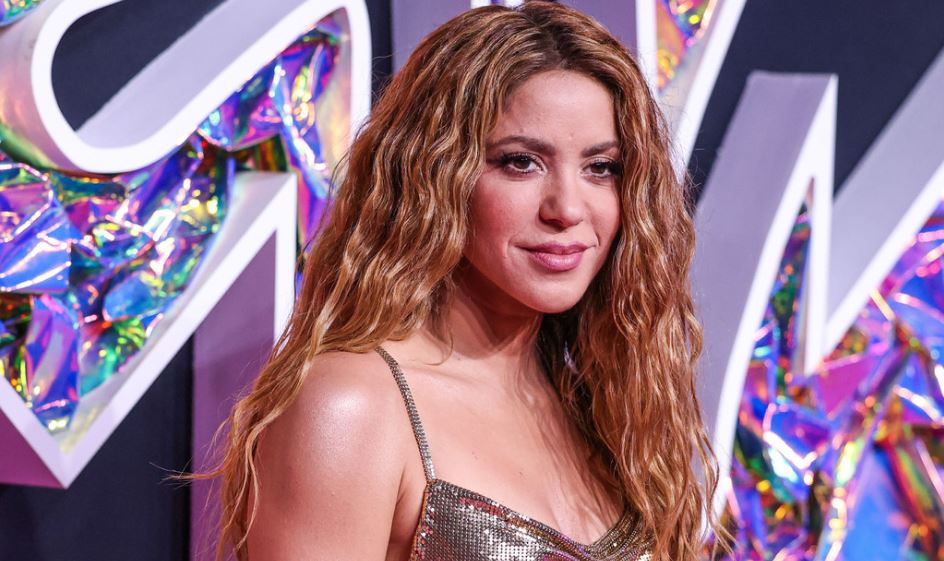 Shakira vivió incómodo momento al ser grabada debajo de su vestido y se retiró del escenario: Atrevido que la grabó resultó ser de su equipo